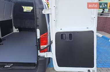Грузовой фургон Mercedes-Benz Vito 2020 в 