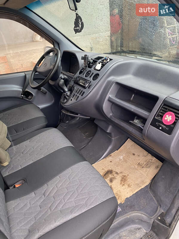 Грузовой фургон Mercedes-Benz Vito 2001 в Черновцах