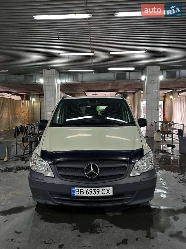 Мінівен Mercedes-Benz Vito 2011 в 