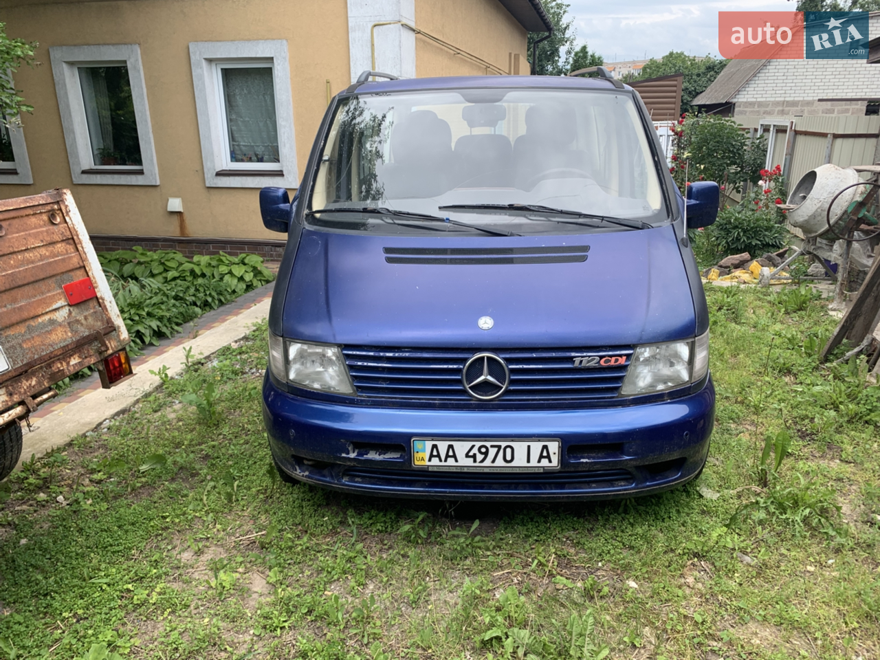 Продам Mercedes Vito 112 2003 року. Пробіг 211 тис. Технічно в ідеальному стані. По кузову замінені пороги, є ньюнси по лакофарбовому покриттю. 
Більше детально по телефону.