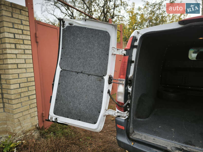 Вантажний фургон Mercedes-Benz Vito 2010 в Харкові