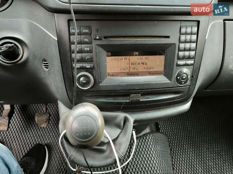 Вантажний фургон Mercedes-Benz Vito 2010 в Харкові