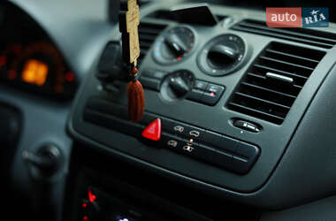 Минивэн Mercedes-Benz Vito 2005 в  фото 16 Минивэн Mercedes-Benz Vito 2005 в