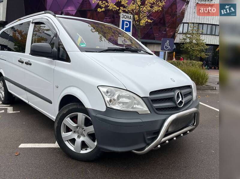 Вантажопасажирський фургон Mercedes-Benz Vito 2010 в Києві