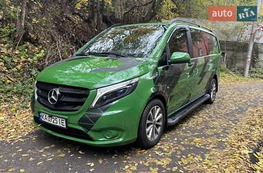 Вантажопасажирський фургон Mercedes-Benz Vito 2016 в Києві
