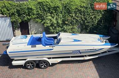 Лодка Mercruiser Magnum 2004 в 