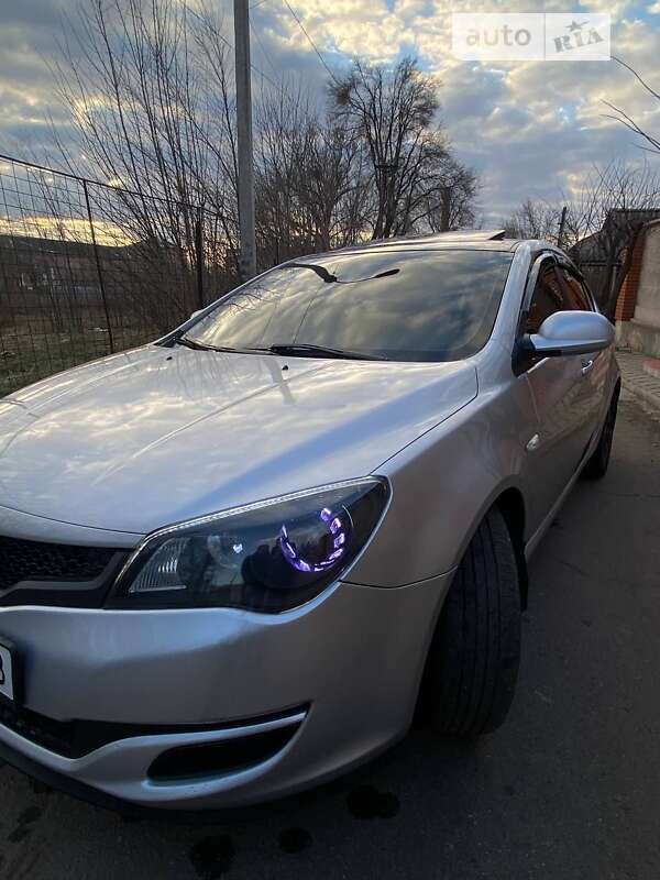 Седан MG 350 2012 в Кривом Роге