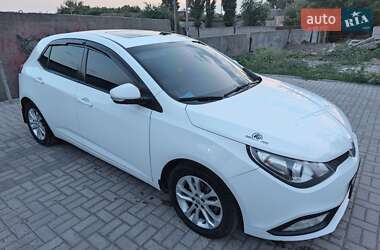 Хетчбек MG 5 2013 в 