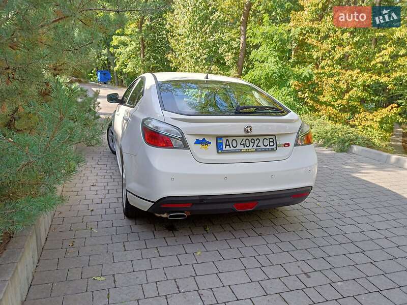 Фастбэк MG 6 2012 в Мукачево