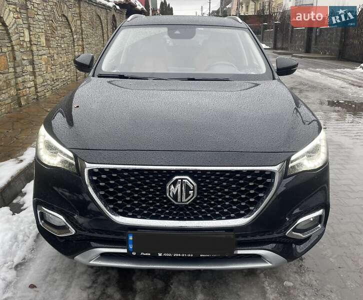 MG HS 2021