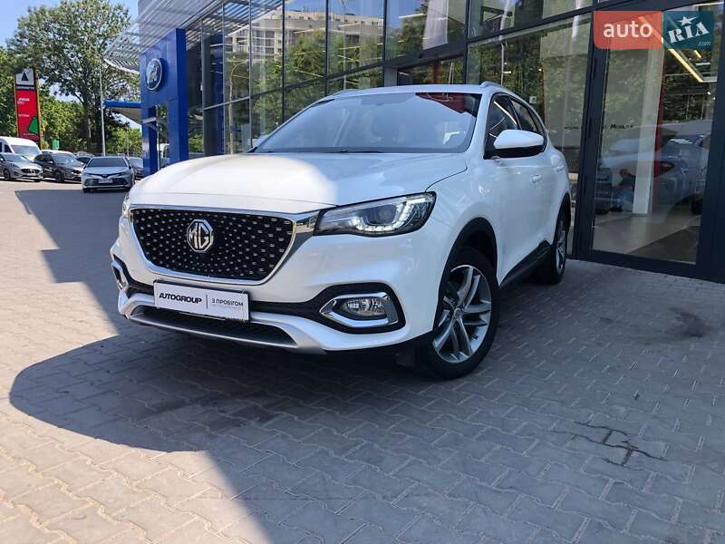 MG HS 2022
