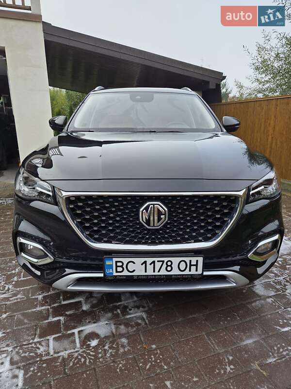 MG HS 2021