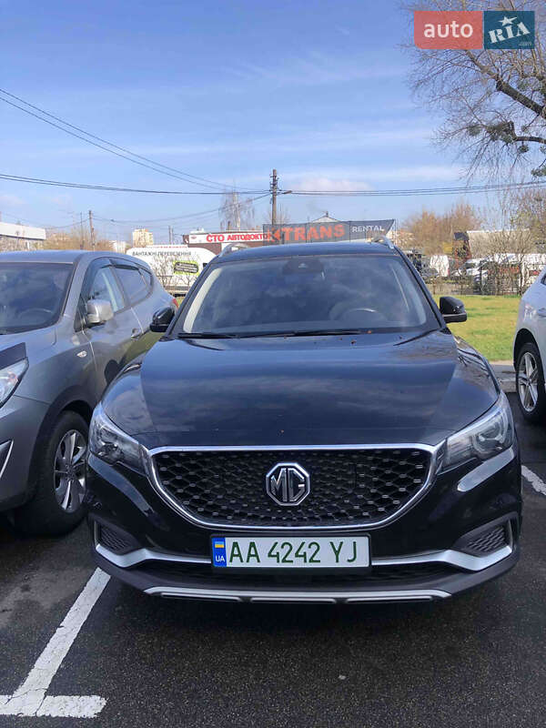 MG ZS EV 2019