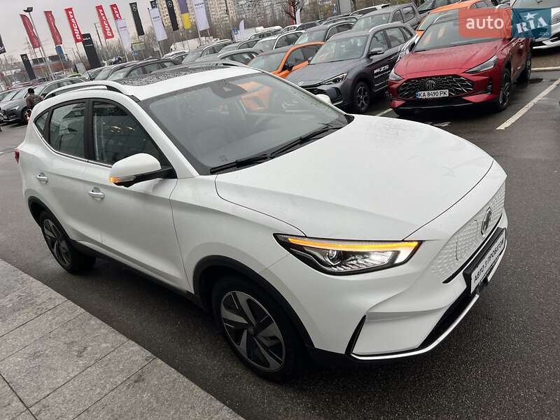 Внедорожник / Кроссовер MG ZS EV 2023 в Киеве
