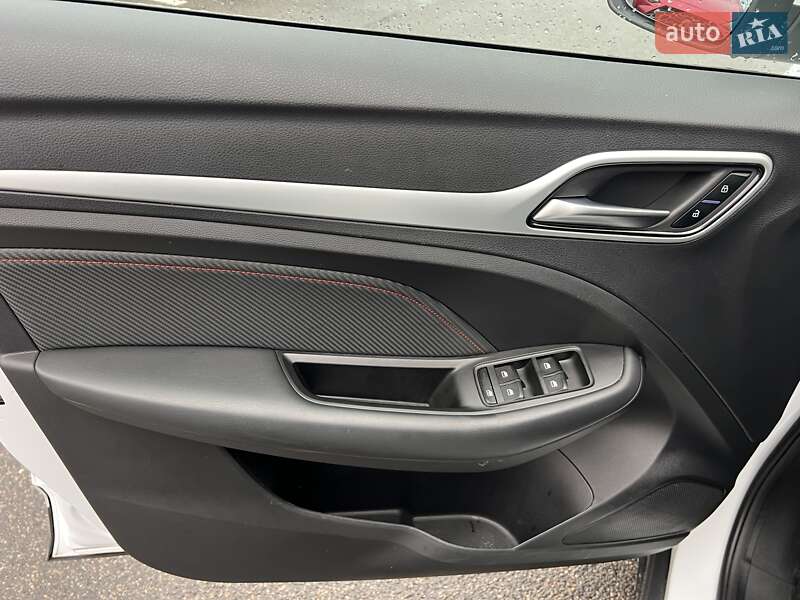 Внедорожник / Кроссовер MG ZS EV 2023 в Киеве