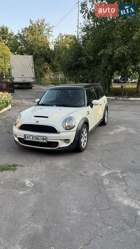 MINI Clubman 2011