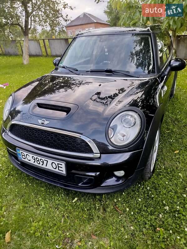 MINI Clubman 2011