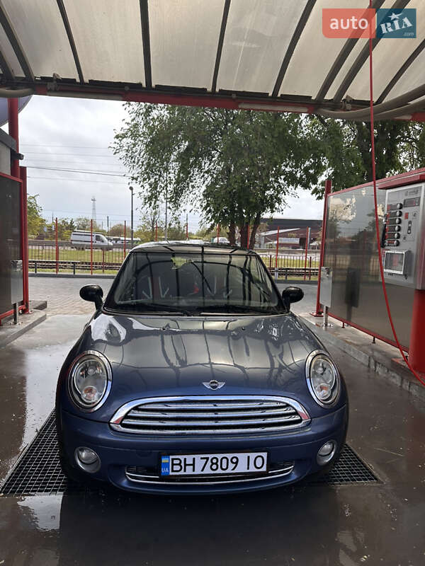 Хэтчбек MINI Cooper 2009 в 