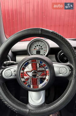 Хэтчбек MINI Cooper 2009 в 
