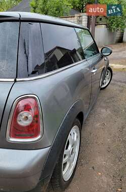 Хэтчбек MINI Cooper 2010 в 