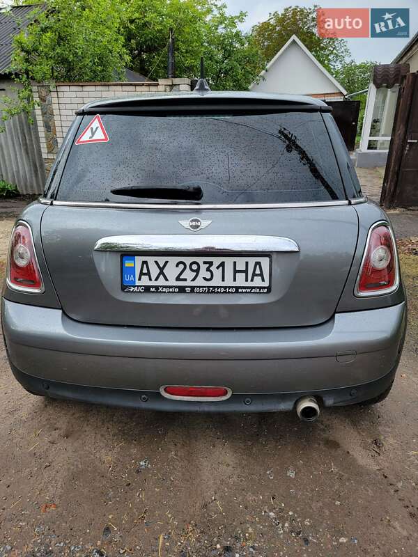 Хэтчбек MINI Cooper 2010 в Краснограде фото 7 Хэтчбек MINI Cooper 2010 в Краснограде