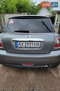 Хэтчбек MINI Cooper 2010 в 