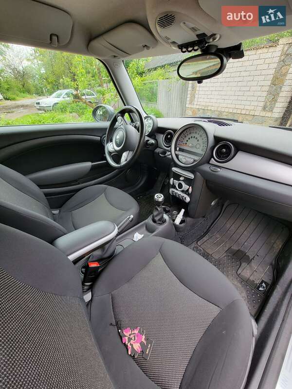 Хэтчбек MINI Cooper 2010 в Краснограде фото 19 Хэтчбек MINI Cooper 2010 в Краснограде