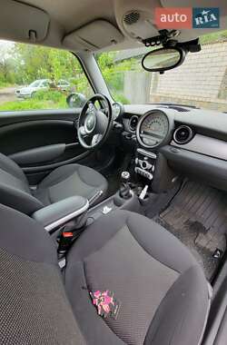 Хэтчбек MINI Cooper 2010 в 