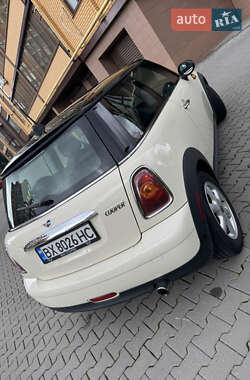 Хэтчбек MINI Cooper 2010 в 