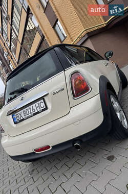 Хэтчбек MINI Cooper 2010 в 