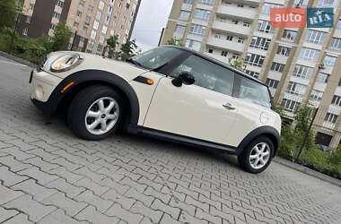 Хэтчбек MINI Cooper 2010 в 