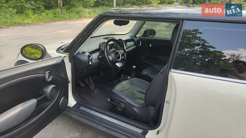 Хэтчбек MINI Cooper 2010 в Киеве
