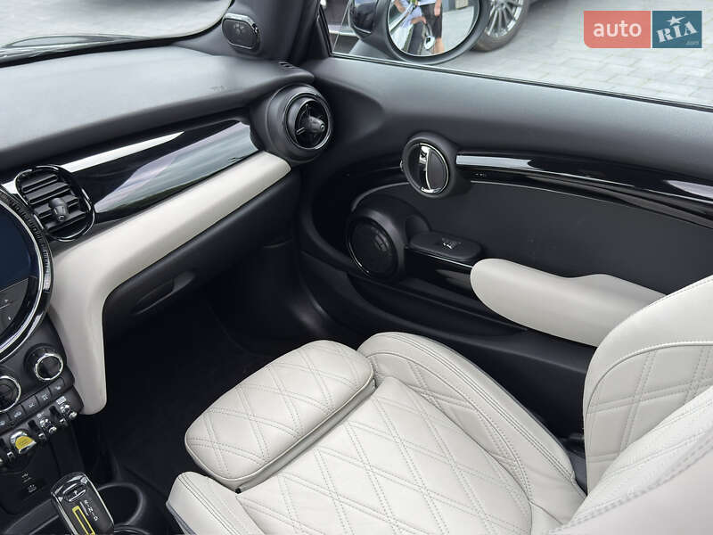 Хэтчбек MINI Cooper 2023 в Черновцах