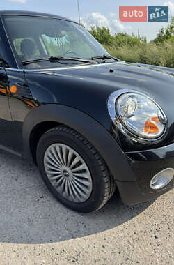 Хэтчбек MINI Cooper 2009 в 