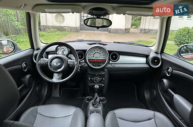 Хэтчбек MINI Cooper 2011 в 