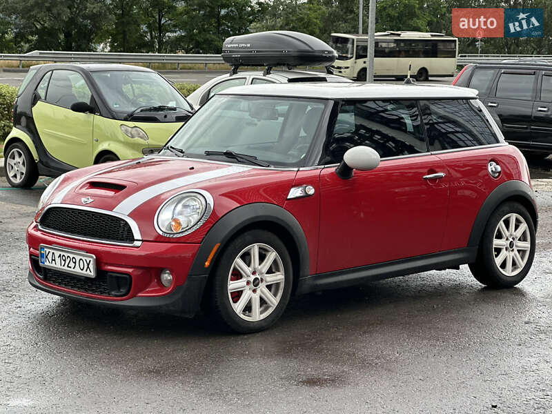 Хэтчбек MINI Cooper 2011 в 