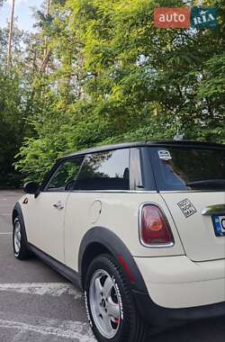 Хэтчбек MINI Cooper 2010 в 
