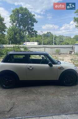 Хэтчбек MINI Cooper 2012 в 
