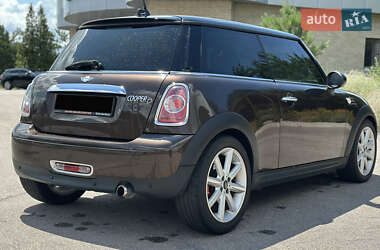 Хэтчбек MINI Cooper 2011 в 