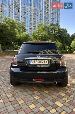 Хэтчбек MINI Cooper 2007 в 