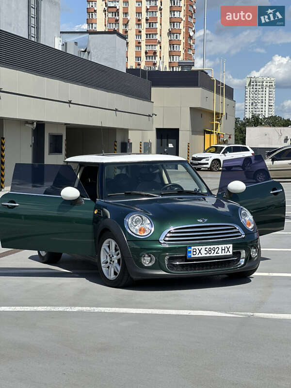 Хэтчбек MINI Cooper 2012 в 