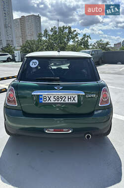 Хэтчбек MINI Cooper 2012 в 