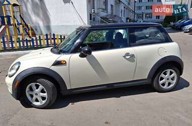 Хэтчбек MINI Cooper 2010 в 