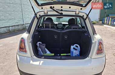 Хэтчбек MINI Cooper 2010 в 