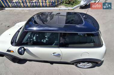 Хэтчбек MINI Cooper 2010 в 