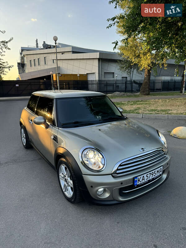 MINI Cooper 2010