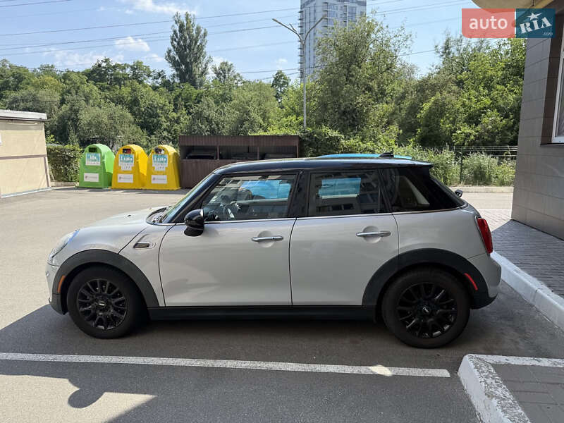 Хетчбек MINI Cooper 2017 в Вишгороді