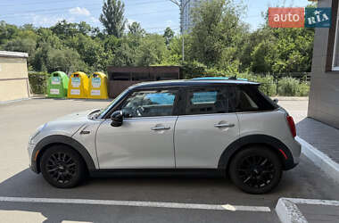 Хэтчбек MINI Cooper 2017 в 