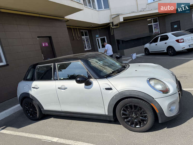 Хетчбек MINI Cooper 2017 в Вишгороді