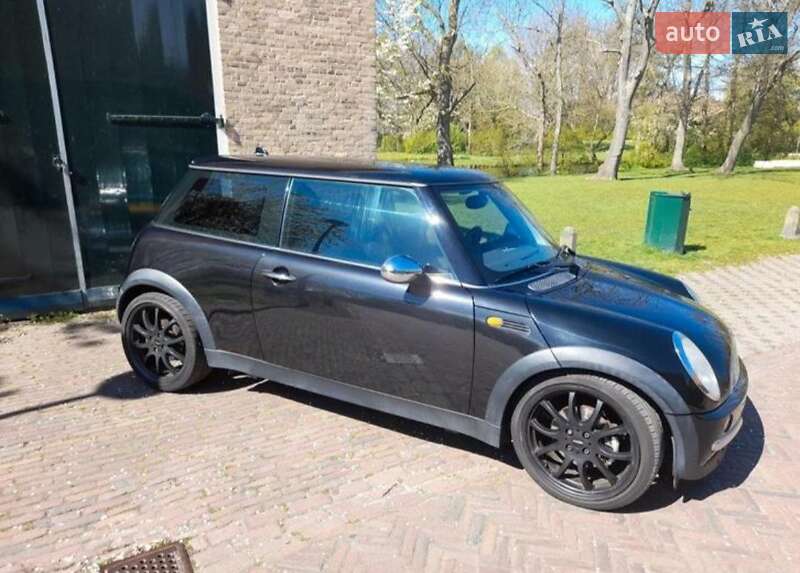 MINI Cooper 2004